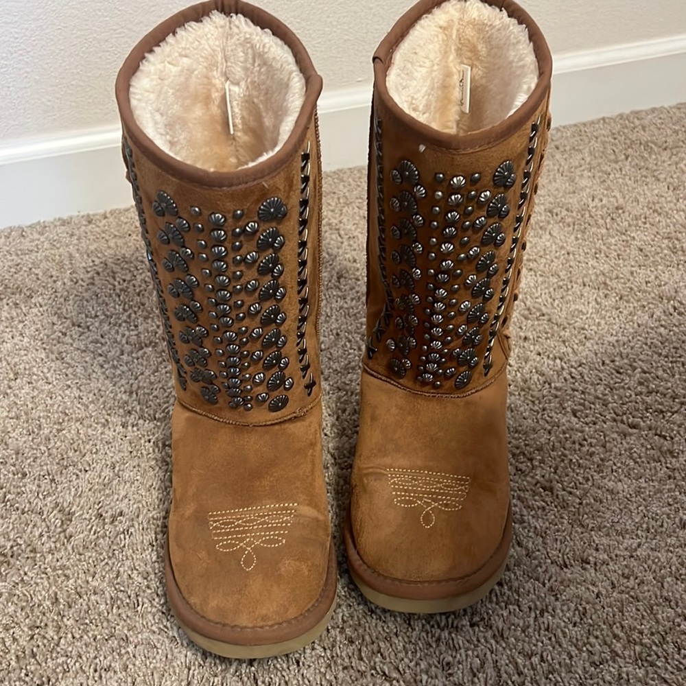 Montana West studded shearling boots size 8